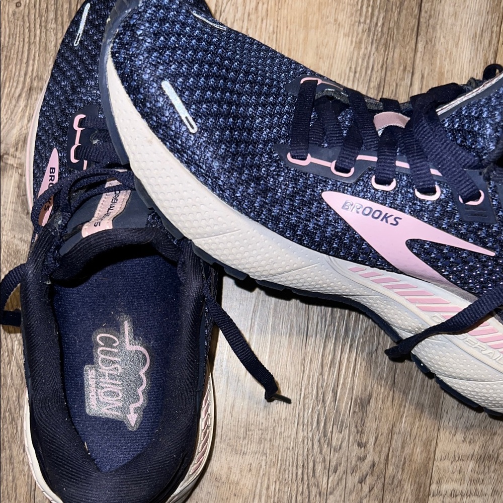 Brooks Women's Blue and Pink Athletic Shoes